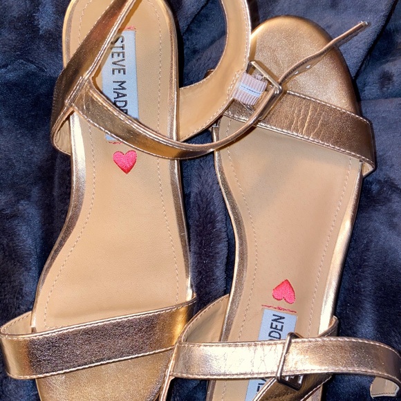 GOLD STEVE MADDEN SANDALS - Picture 2 of 6
